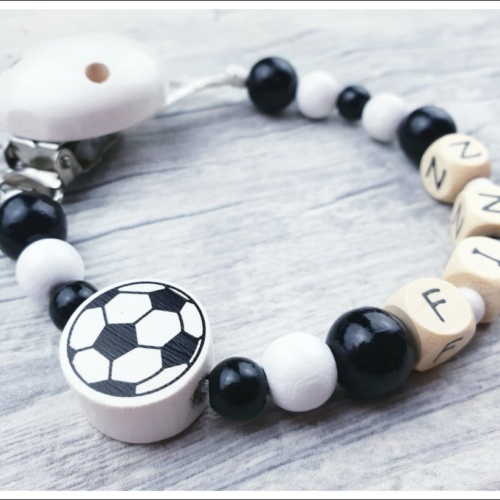 Schnullerkette "Fussball Schwarz/Weiß", mit Deinen Wunschfarben