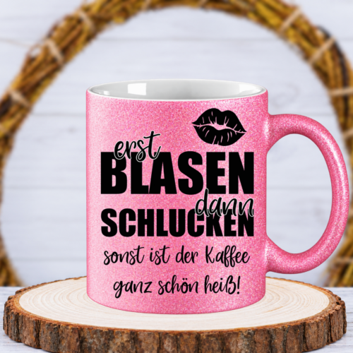 Glitzer-Tasse "Erst BLASEN dann SCHLUCKEN" mit Wunschnamen
